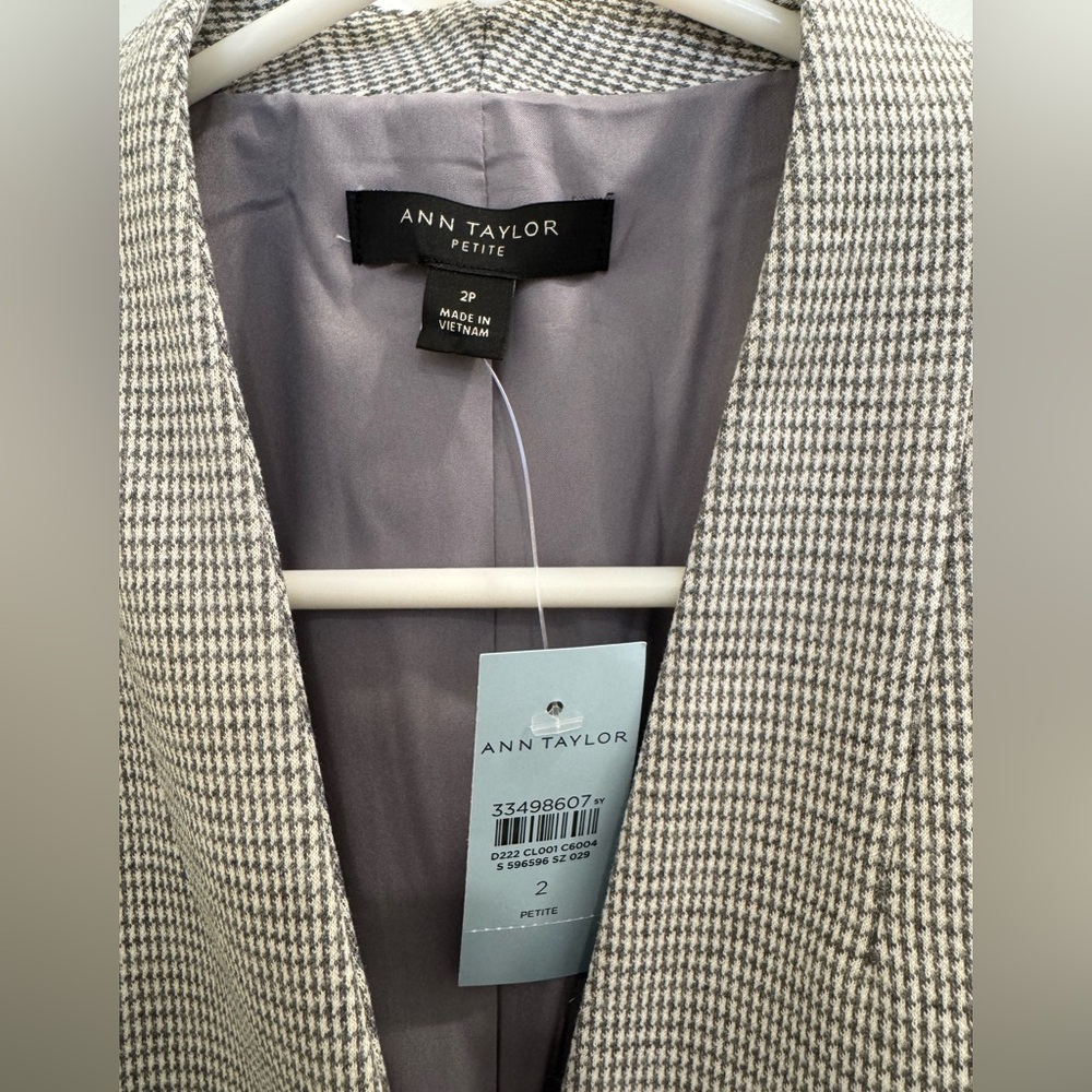 Women’s Ann Taylor Petite Cutaway Blazer in Houndstooth Knit - Picture 3 of 4